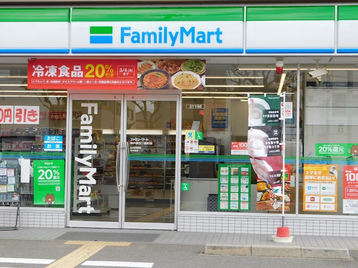コンビニ　ファミリーマート（コンビニ）まで350m