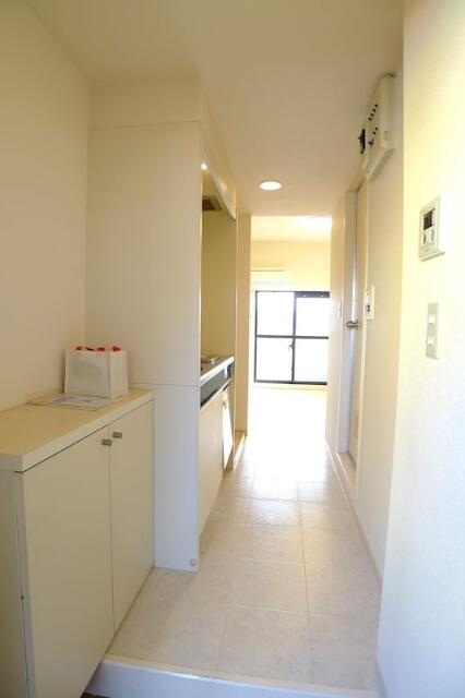 玄関　※別部屋の参考写真です。