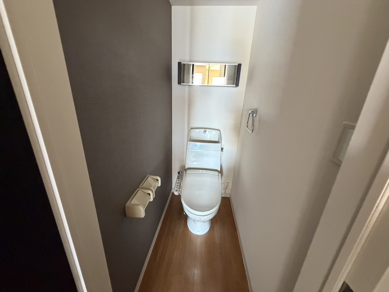 ＪＲ常磐線 泉駅 2階建 築15年のトイレ写真