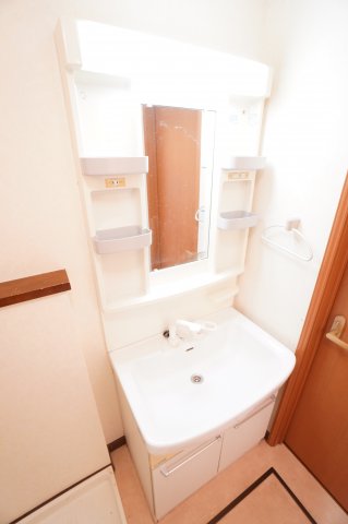 洗面設備　※同物件・反転タイプの写真です。