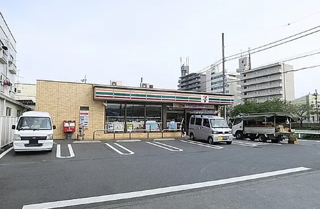 コンビニ　セブンイレブン 八王子堀之内店（コンビニ）まで205m