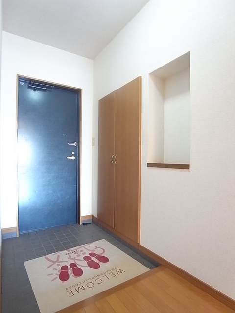 玄関　広い玄関で開放感があります＾＾