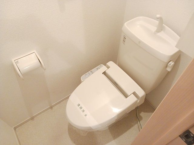 京王相模原線 多摩境駅 徒歩11分 2階建 築15年のトイレ写真