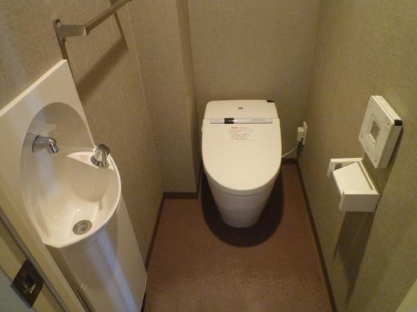 小田急線 代々木八幡駅 徒歩8分 3階建 築17年のトイレ写真