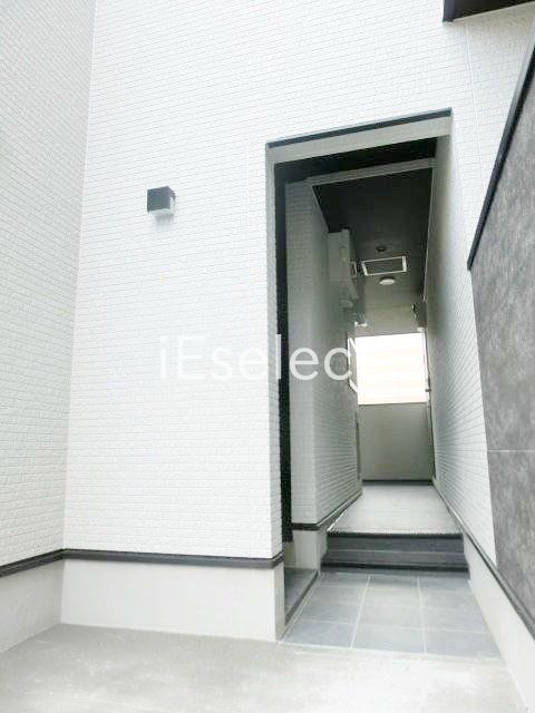 エントランス　建物内へのアプローチ