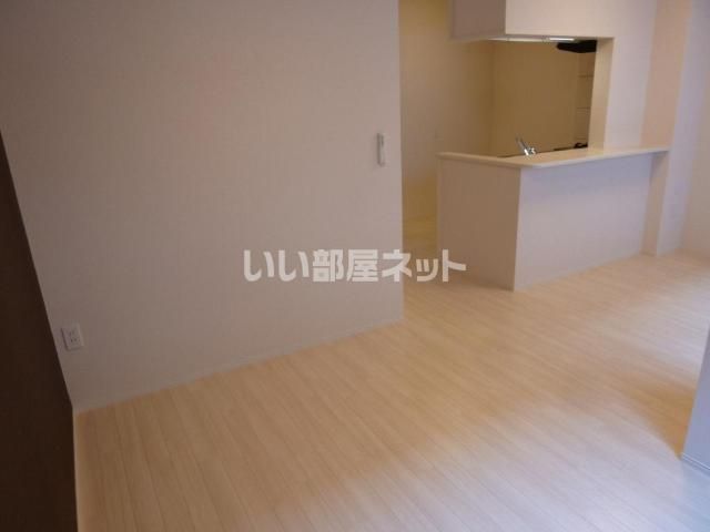東武宇都宮線 江曽島駅 徒歩19分 2階建 築10年の居間写真