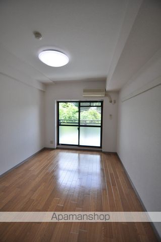 大阪モノレール彩都線 豊川駅 徒歩11分 5階建 築26年の居間写真