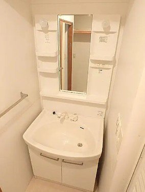 洗面設備　写真は同タイプ住居です。