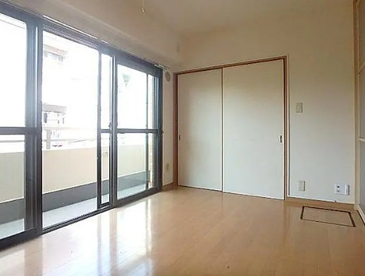 居室・リビング　写真は同タイプ住居です。