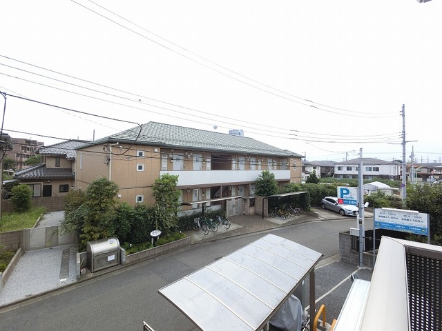 眺望　バルコニーからの景色です！圧迫感がないので暮らしやすい♪