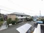 眺望　バルコニーからの景色です！圧迫感がないので暮らしやすい♪