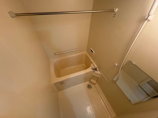 バス・シャワールーム　コンパクトで使いやすいお風呂です