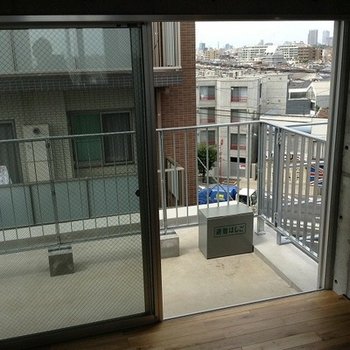 バルコニー　陽当たり良好なバルコニーです