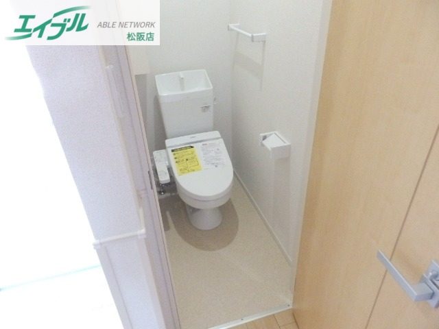 トイレ　同タイプ別部屋反転写真です
