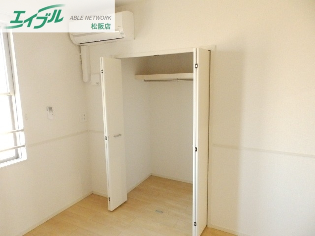 収納　同タイプ別部屋反転写真です
