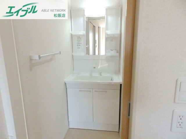 洗面設備　同タイプ別部屋反転写真です