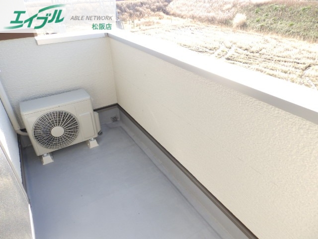 バルコニー　同タイプ別部屋反転写真です