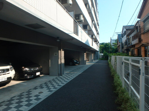 駐車場　駐車場に車を止められます