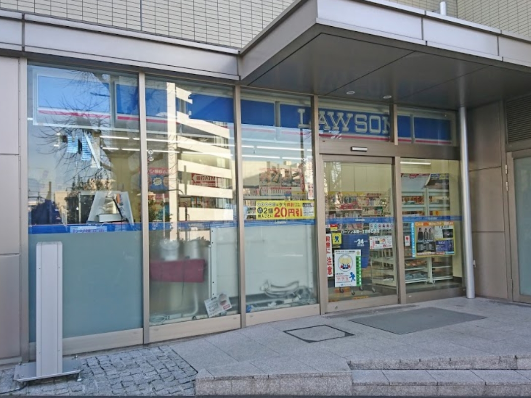 コンビニ　ローソン本郷一丁目春日通店（コンビニ）まで52m