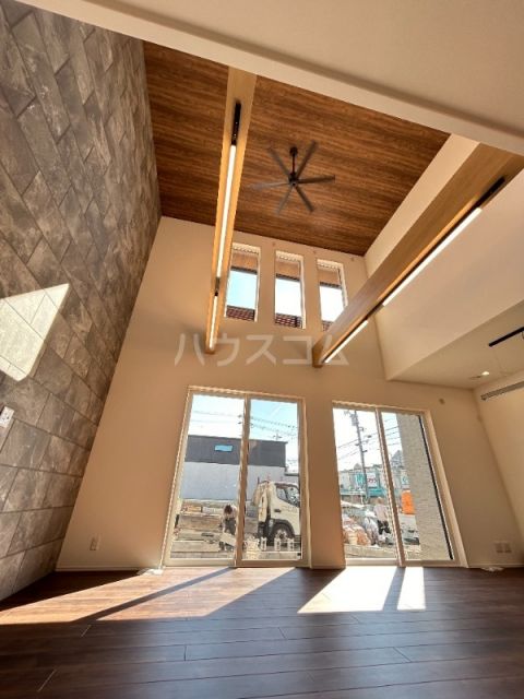中川春田3丁目戸建の居間写真