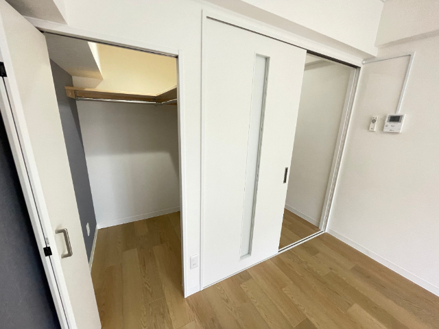 収納　扉と窓は無いです