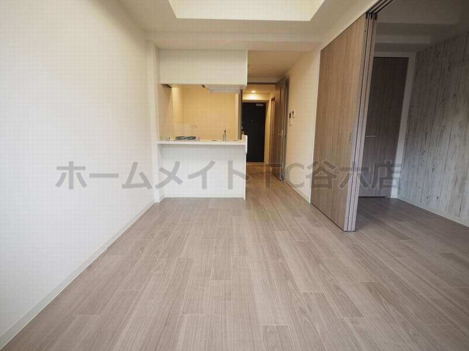 プレサンス新大阪ジェイズの居間写真