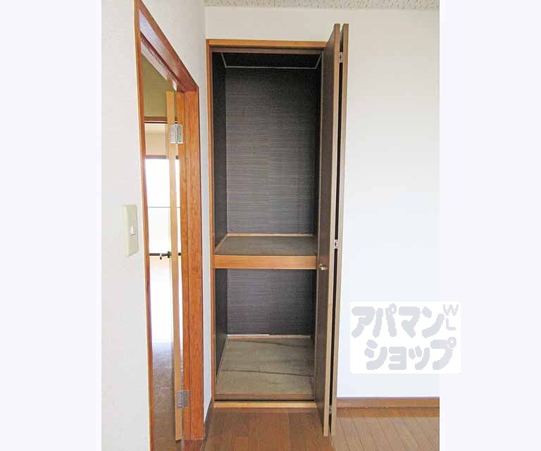 収納　各部屋収納スペースあり