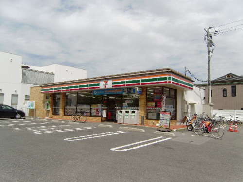 コンビニ　セブンイレブン東広島西条西本町店（コンビニ）まで588m