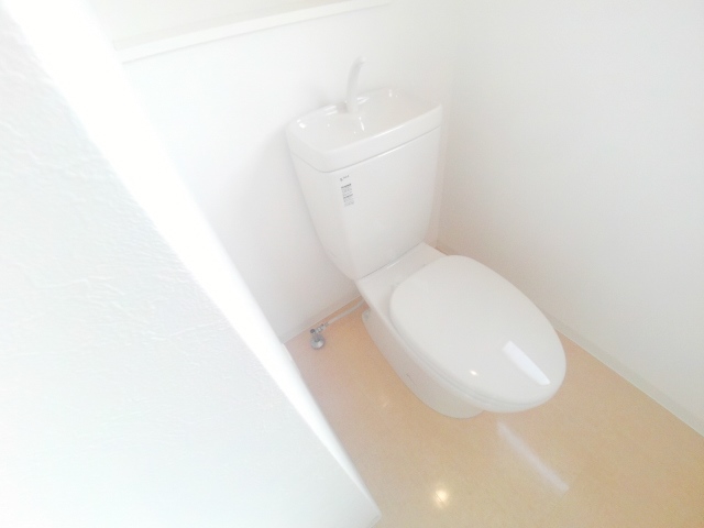 トイレ　トイレにも窓があります