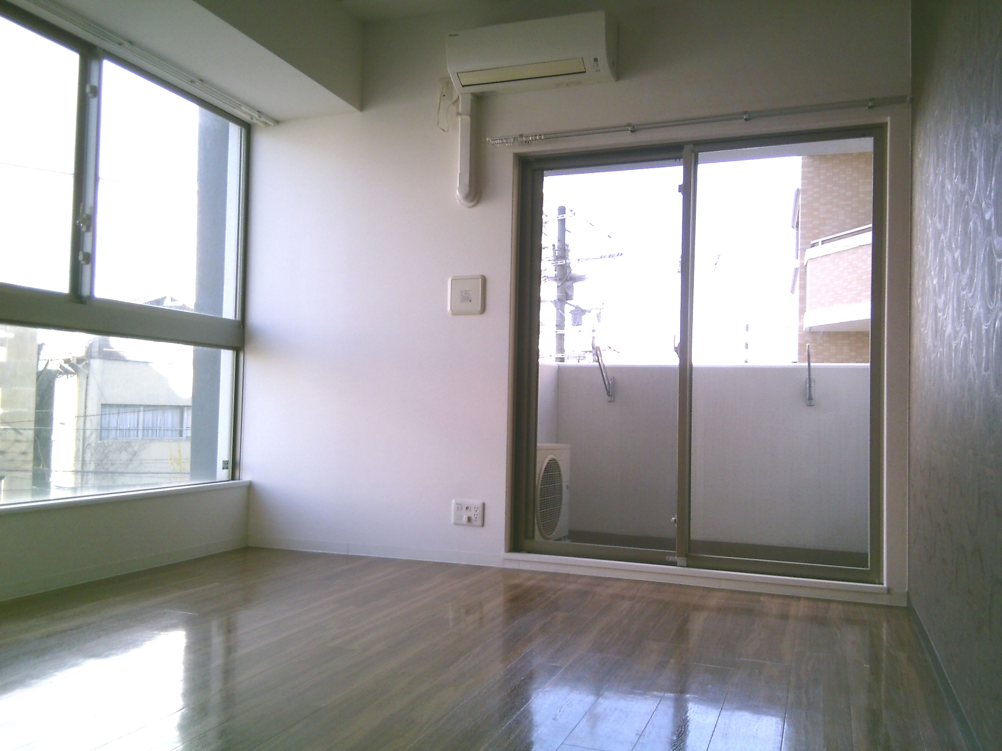 居室・リビング　角部屋で広々８帖です。