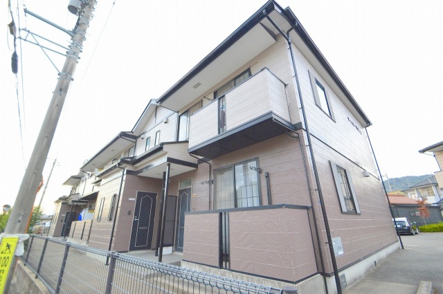 安芸郡熊野町出来庭のアパートの建物外観