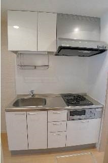 キッチン　２口＋グリル付付きシステムキッチン。便利な床下収納付き♪