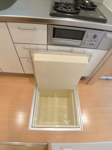 収納　便利な床下収納付き