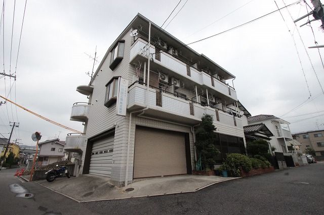 安芸郡府中町鶴江のマンションの建物外観