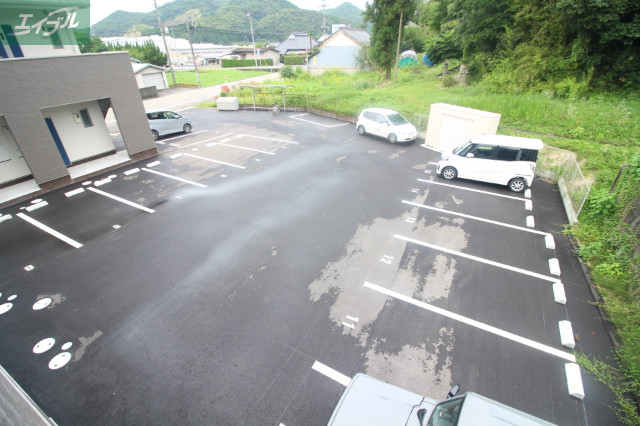 【成広伊田コーポの駐車場】