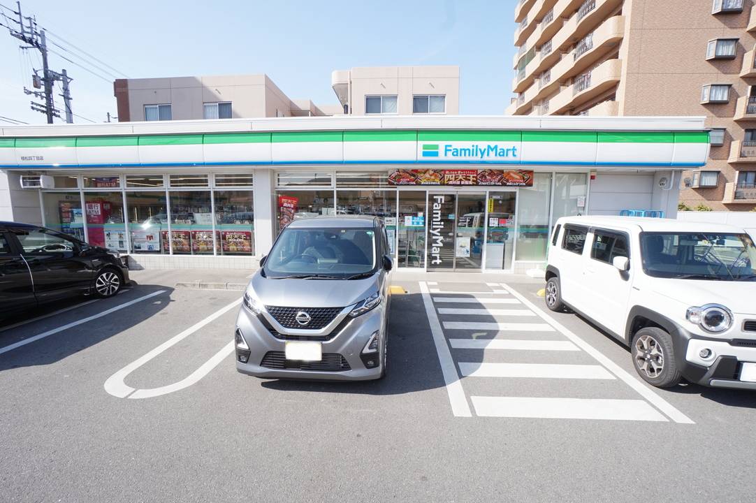 コンビニ　ファミリーマート枝松四丁目店（コンビニ）まで264m