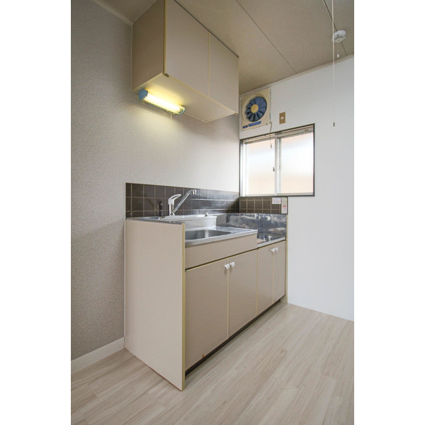 キッチン　同じ建物の別なお部屋