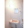 洗面設備　同じ建物の別なお部屋
