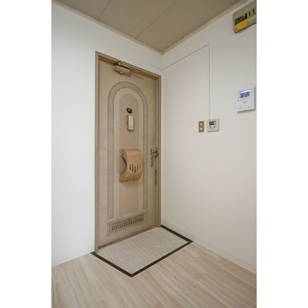 玄関　同じ建物の別なお部屋