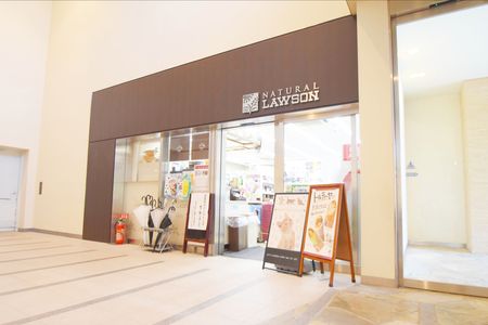 コンビニ　ナチュラルローソン芝浦アイランドケープ店（コンビニ）まで76m