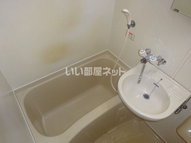 【神戸市中央区中山手通のマンションのバス・シャワールーム】
