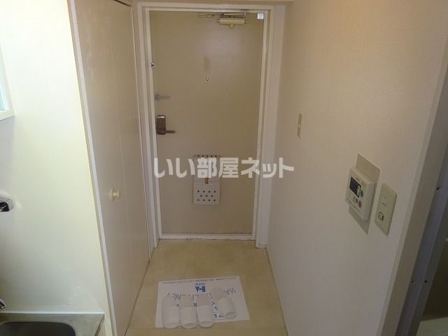 【神戸市中央区中山手通のマンションの玄関】