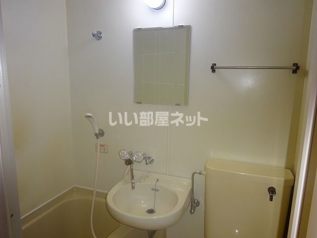 【神戸市中央区中山手通のマンションの洗面設備】