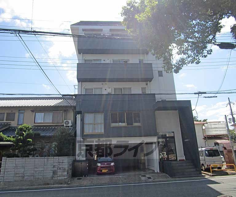京都市西京区上桂西居町のマンションの建物外観