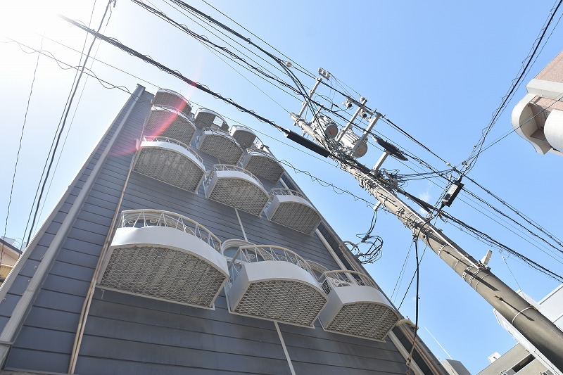 広島市南区松川町のマンションの建物外観