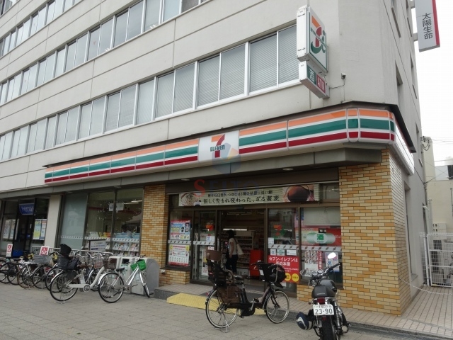 【ファミリーハイツ岡町のコンビニ】