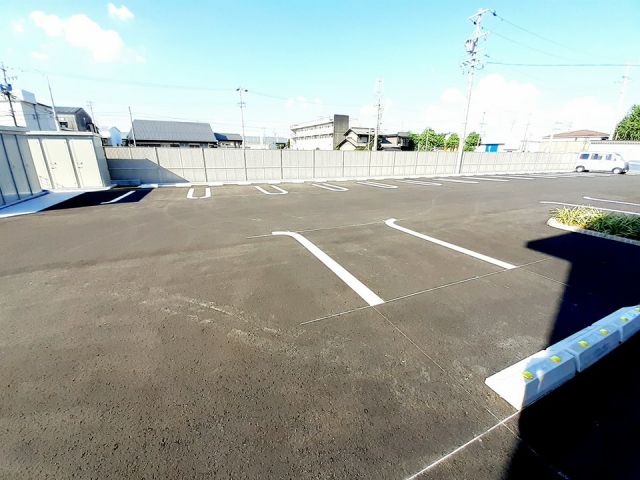 【サンシャイン　ワンの駐車場】