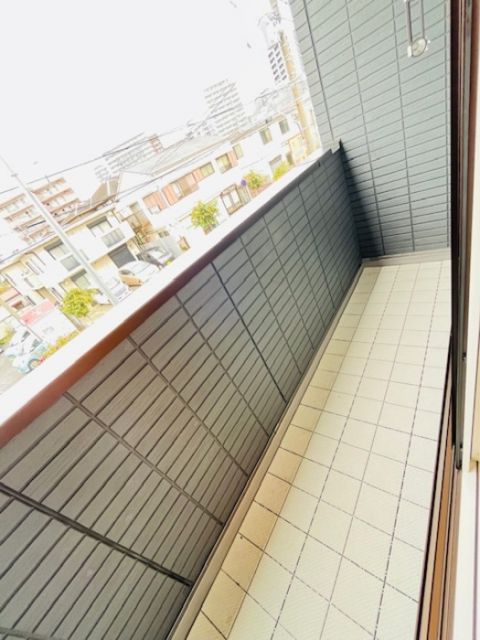 【藤沢市藤沢のアパートのバルコニー】