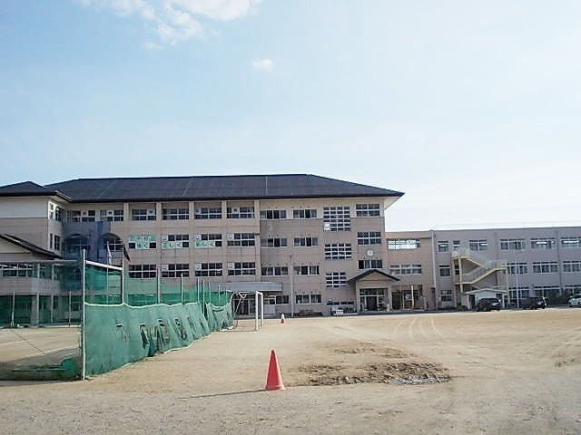 【足利市鹿島町のアパートの中学校】