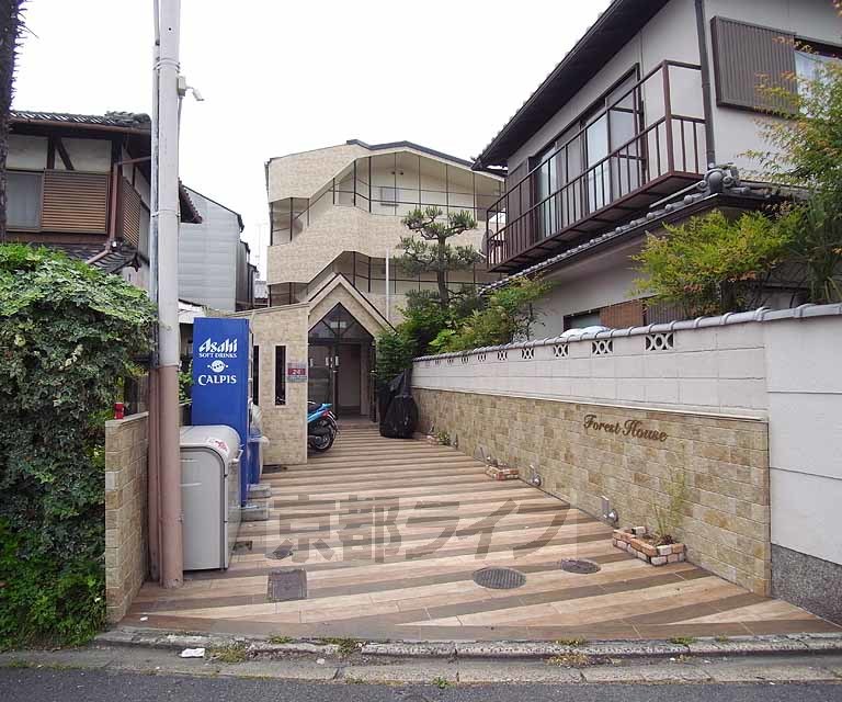 ＦＯＲＥＳＴ　ＨＯＵＳＥの建物外観